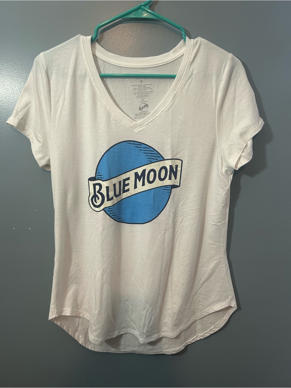 Apt. 9 White V-Neck Tee with Blue Moon Graphic